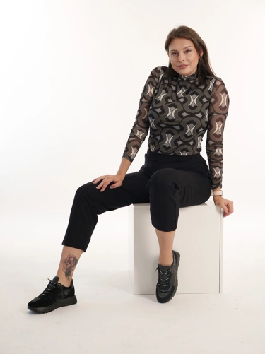 CATNOIR & WONDERS – elegáns fekete ruha grafikus mintával és sportos stílusban (5)