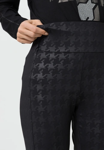 TUZZI nadrág fekete, nyomtatott mintával BLACK&WH (2)