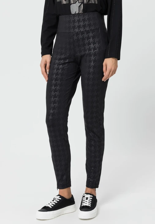 TUZZI nadrág fekete, nyomtatott mintával BLACK&WH